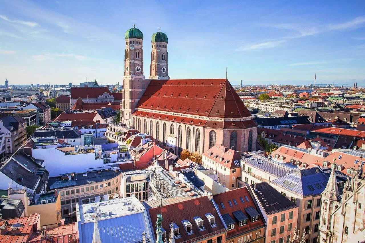 Eine Luftaufnahme der Stadt München.